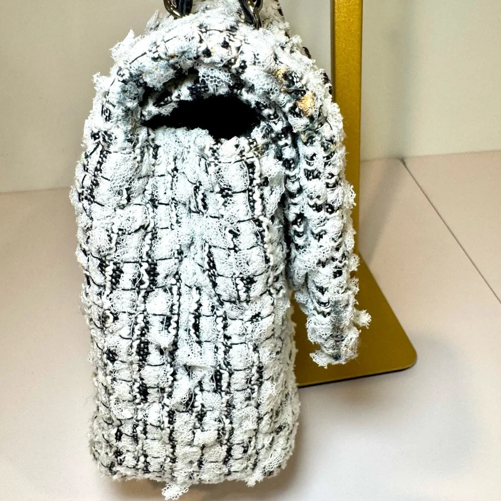Rare Chanel 2.55 Garden Party CC Logo Charms Flap Bag In White & Black Tweed - Picture 8 of 16